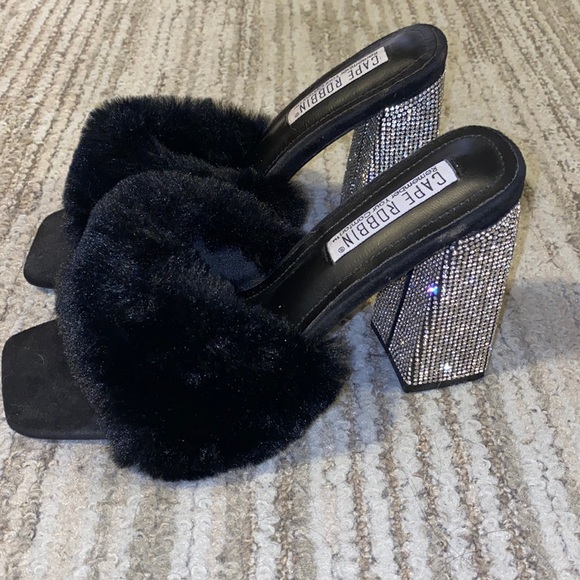 Black fuzzy heels with diamonds - Picture 2 of 4